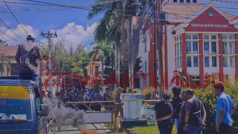 Demo APRN di Depan Kantor Bupati Boalemo, Selasa (21/1/2025)