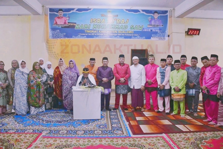 Foto : Jajaran OPD Boalemo saat mengikuti isra mi'raj di Masjid Agung Baiturramah, Minggu 26 Januari 2025