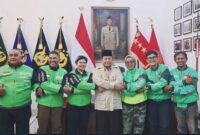 Doc Presiden Prabowo - Foto Bersama Pengemudi Ojek Online terkait THR