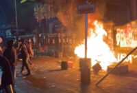 Demo Tolak Revisi UU TNI di Malang Ricuh, Massa Bakar Gedung DPRD, Sejumlah Orang Ditangkap