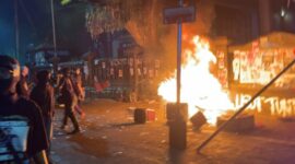 Demo Tolak Revisi UU TNI di Malang Ricuh, Massa Bakar Gedung DPRD, Sejumlah Orang Ditangkap