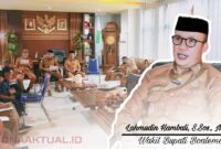 Foto : Rapat Luar Biasa Untuk pemilihan pemilik saham PT Boalemo Idaman Gorontalo, di Ruang Kerja Bupati Boalemo, Selasa (11/3/2025).