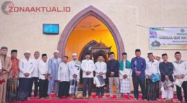 Foto : Jajaran OPD bersama Bupati Boalemo, Drs. Rum Pagau, menghadiri peringatan Nuzulul Qur’an 1446 Hijriah yang digelar di Masjid Agung Baiturrahman