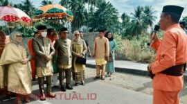 Foto : Bupati Saipul dan Wabup Iwan S. Adam Resmi Diterima Adat di Popayato Timur