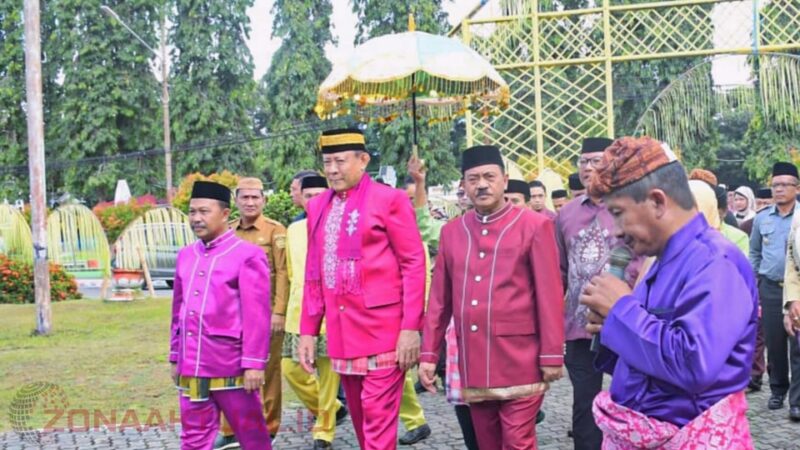 Foto : Prosesi Adat Mopotilolo Gubernur Gorontalo di Kabupaten Boalemo