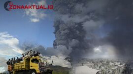 Foto : Gunung Lewotobi Laki-laki di Kabupaten Flores Timur, Nusa Tenggara Timur (NTT), kembali mengalami erupsi pada Jumat (22/3/2025)