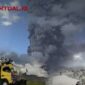 Foto : Gunung Lewotobi Laki-laki di Kabupaten Flores Timur, Nusa Tenggara Timur (NTT), kembali mengalami erupsi pada Jumat (22/3/2025)