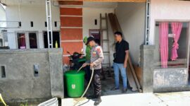 Foto : Polres Pohuwato mendistribusikan air bersih ke sejumlah tempat ibadah dan permukiman warga di tiga kecamatan di Kabupaten Pohuwato, Minggu (13/4/2025).