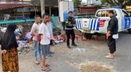 Foto : Satlantas Polresta Gorontalo Kota melakukan olah TKP kecelakaan lalu lintas yang mengakibatkan seorang pengendara sepeda motor meninggal dunia di Jalan Pangeran Hidayat