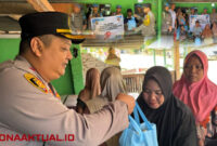 Foto : Polres Boalemo Bagikan Bantuan Kepada Korban Banjir