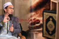 Kolase : Ustadz Adi Hidayat menjelaskan tentang Puasa Senin Kamis
