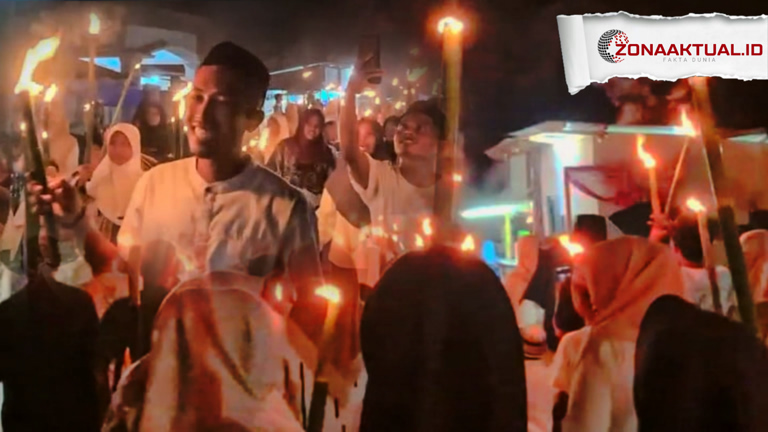 Foto : Pawai Obor di Desa Buti, Kecamatan Mananggu, Kabupaten Boalemo