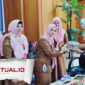 Foto : Puskesmas Tilamuta Berikan Kue Ulang Tahun ke Sekda Boalemo di Hari Ulang Tahunnya