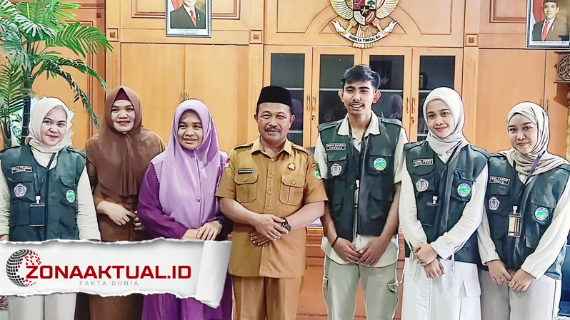 Foto : Mahasiswa KKN UNG bersama Sekda Boalemo dan Kepala Dinas Kesehatan Kabupaten Boalemo