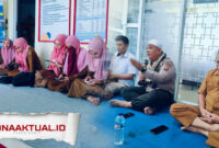 Foto : IPDA Oyong Ajak ASN Puskesmas Tilamuta Giat Bersedekah Lewat Majelis Taklim