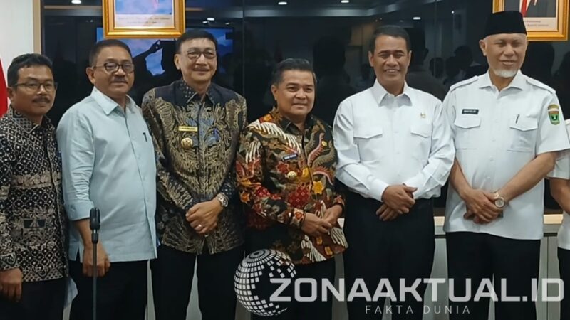 Foto : Bupati Rum Pagau bersama Menteri Pertanian RI 