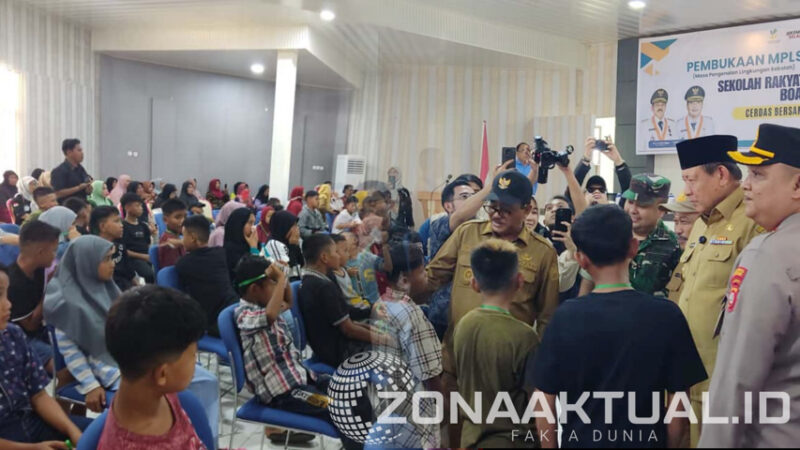 Foto : Bupati Boalemo dan Gubernur Gorontalo Launching sekolah rakyat 