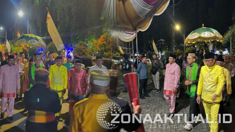 Foto : Kunjungan Menteri Kebudayaan RI tiba di Boalemo dan disambut dengan adat