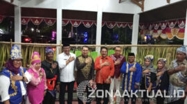 Foto : Suku bajo di Sulawesi, bersama Bupati Boalemo, Menteri Kebudayaan RI, Wakil Bupati Boalemo dan Sekretaris Daerah Provinsi Gorontalo 