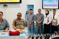 Foto : Perusahaan Umum Daerah (Perumda) Air Minum Tirta Boalemo menggelar kegiatan Pengangkatan Calon Pegawai Tetap (80%), yang berlangsung di Aula Kantor Perumda, Jumat (17/10/2025).