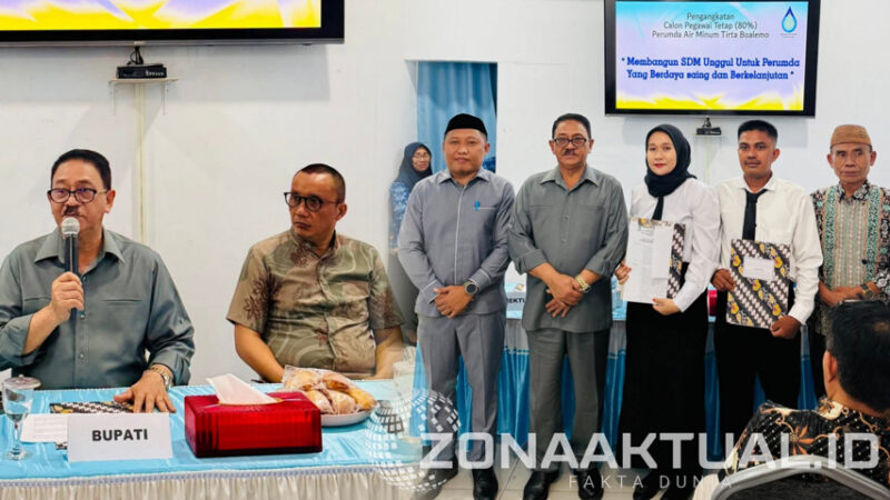 Foto : Perusahaan Umum Daerah (Perumda) Air Minum Tirta Boalemo menggelar kegiatan Pengangkatan Calon Pegawai Tetap (80%), yang berlangsung di Aula Kantor Perumda, Jumat (17/10/2025).