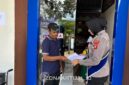 Foto : Satlantas Polres Boalemo Edukasi Warga Saat Urus SIM dan STNK