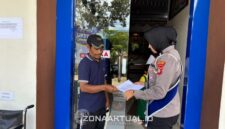 Foto : Satlantas Polres Boalemo Edukasi Warga Saat Urus SIM dan STNK