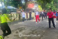 Foto : Jajaran Polsek Tilamuta yang dipimpin Kapolsek Iptu Dolvy Supratno melaksanakan kegiatan olahraga pagi bersama Camat Tilamuta, Ruslin Limalo