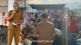 Foto : Lahmudin Hambali, S.Sos, M.SI, Wakil Bupati Boalemo saat menggelar pasar murah di Desa Pangi Boalemo