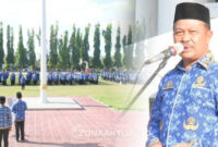 Foto : Dr. Sherman Moridu, S.Pd., MM., saat memimpin apel Korpri di alun-alun Tilamuta, Senin (17/11/2025).