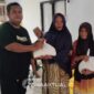 Foto : Forum Pemuda Peduli Lansia Salurkan Beras untuk 200 Lansia dan Janda di Dulupi