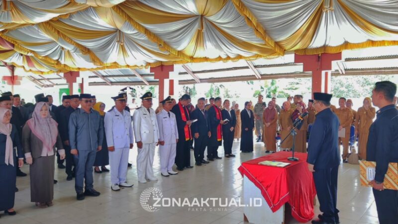 Foto : Bupati Rum Pagau Lantik Puluhan ASN dalam Jabatan Administrasi dan Fungsional di Lingkup Pemkab Boalemo