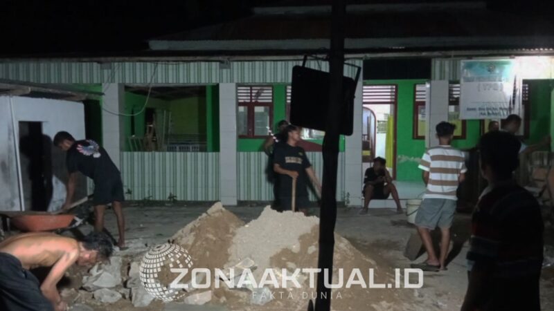 Foto : segerombolan pemuda Desa Buti, Kec. Mananggu, Kab. Boalemo bangun pagar masjid