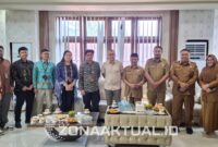 Foto : 10 personel tim pemeriksa dari Badan Pemeriksa Keuangan hadir memulai koordinasi lapangan dan disambut langsung Wakil Bupati Boalemo, Lahmudin Hambali, di ruang kerjanya